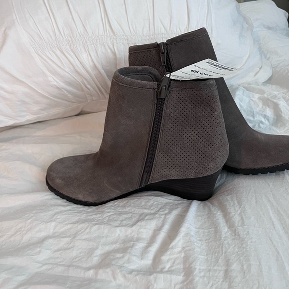 NWT Women’s Rockport Wedge Bootie Suede Leather in Gray size 7 - Picture 4 of 10
